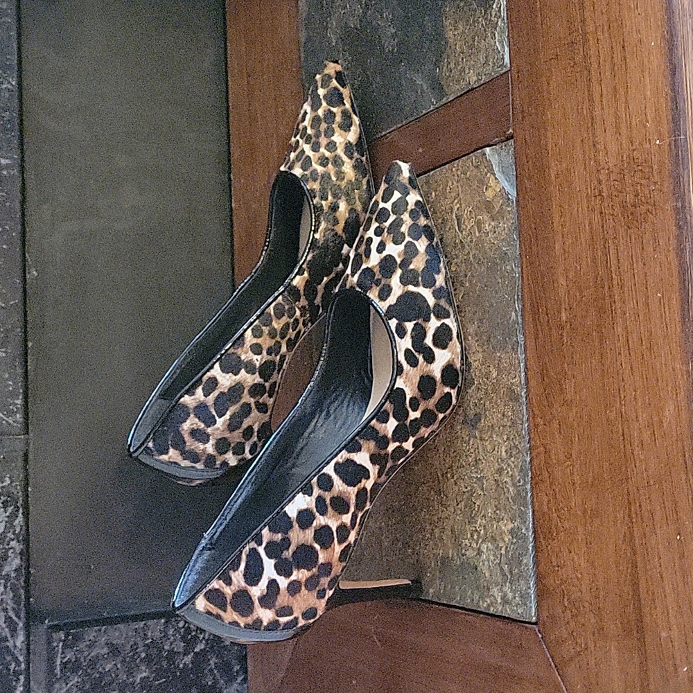 Donald J. Pliner Saddle Animal Print Calf Hair Heels Pumps 4” heel Size 6.5